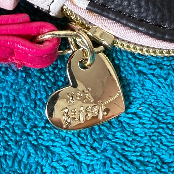Betsey Johnson Luv 🦩Flamingos 🦩 Padded Wristlet Clutch Makeup Or Travel Bag 🦩💗🦩 - Picture 3 of 6